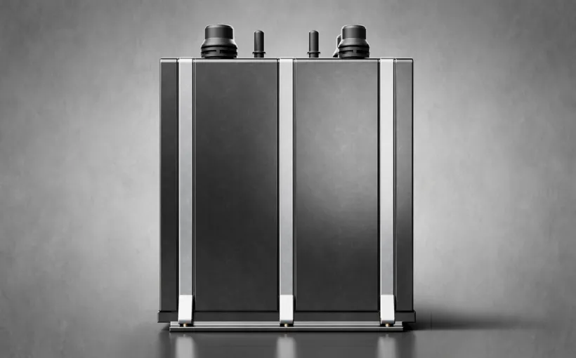 Fuel cell with a fixing strap